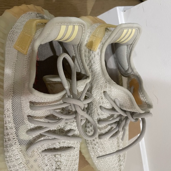 COPY - Yeezy Boost 350 V2 'Light' - Picture 3 of 9